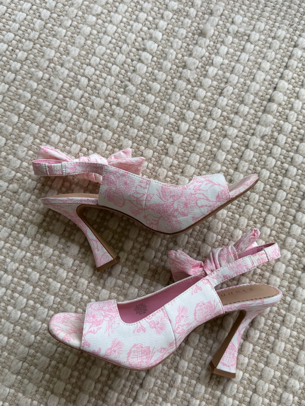 Gianni Bini Pink Toile Bow Heels - Picture 4 of 6